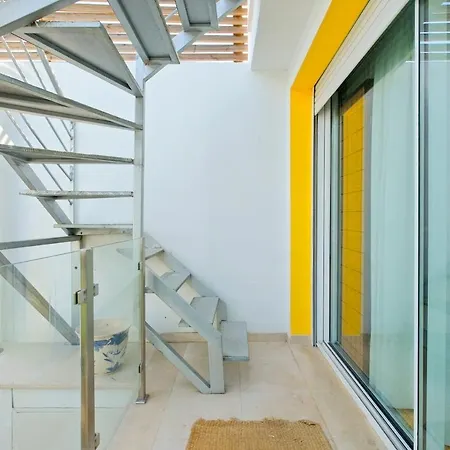 Modern Yellow In Restelo Belem Privat bolig *